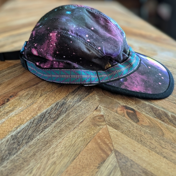 KAVU’s Galaxy Strapvisor Cap/Gently Pre-loved/Adjustable Nylon Head strap Size M - Picture 2 of 4